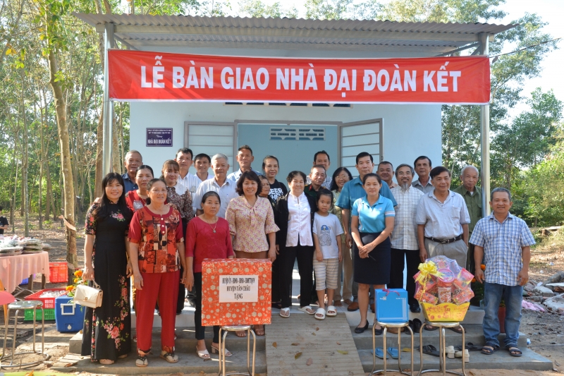 Tân Châu: Trao tặng nhà đại đoàn kết cho hộ nghèo