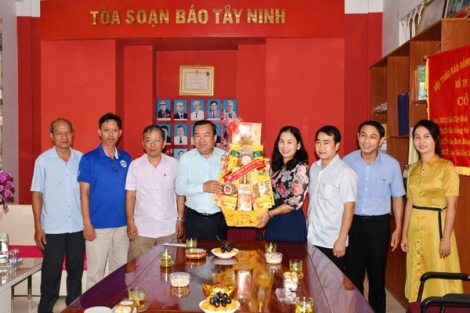 Phó Bí thư Thường trực Tỉnh uỷ Phạm Hùng Thái: Thăm, tặng quà, chúc tết cán bộ, nhân viên Báo Tây Ninh