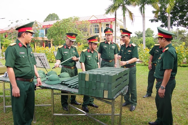 Phó Tham mưu trưởng Quân khu 7: Kiểm tra công tác chuẩn bị tiếp nhận và huấn luyện chiến sĩ mới tại Sư đoàn 5