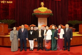 Bộ Chính trị gặp mặt các đồng chí nguyên lãnh đạo cấp cao của Đảng, Nhà nước