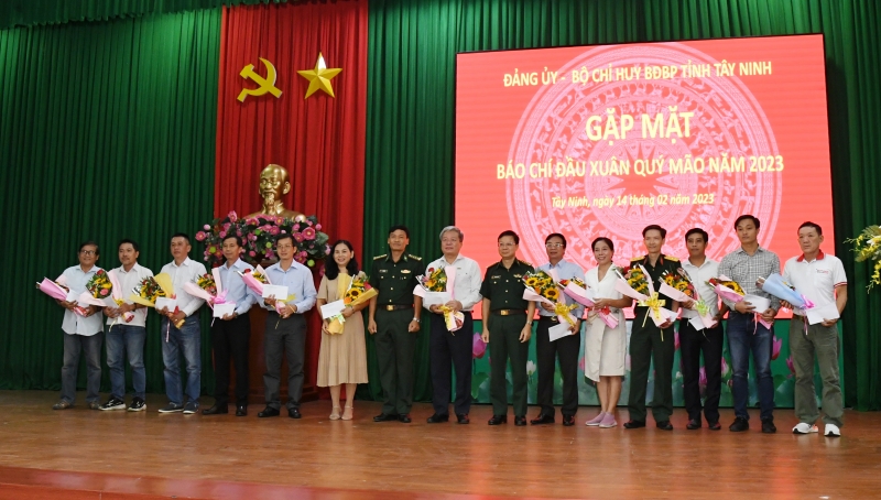 Gặp mặt báo chí đầu xuân