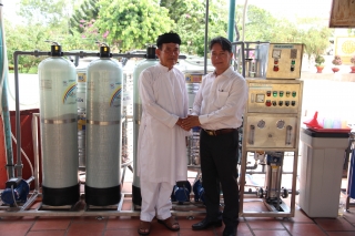 Hiệp hội Du lịch tỉnh tặng hệ thống lọc nước cho ao Thất Bửu