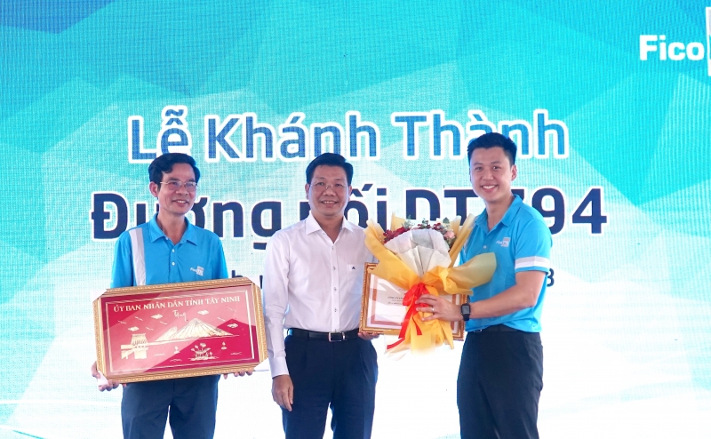 Xây dựng hình ảnh thân thiện và cầu thị của chính quyền đối với cộng đồng kinh doanh