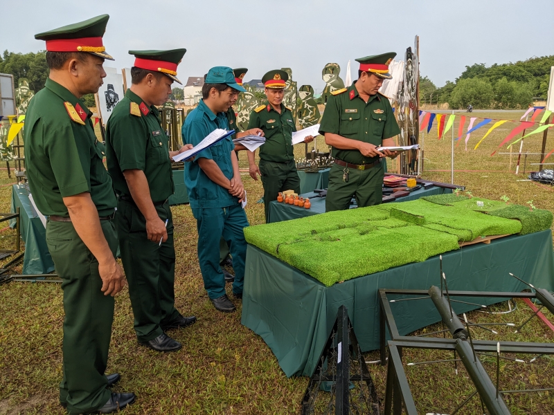 Ban CHQS thị xã Trảng Bàng: Tổ chức hội thi sáng kiến, cải tiến mô hình học cụ và đồ dùng huấn luyện