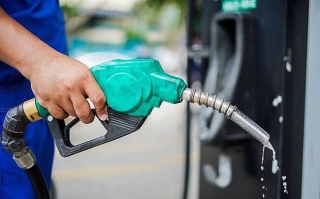 Giá xăng dầu hôm nay 27/2: Tăng vọt do rủi ro địa chính trị