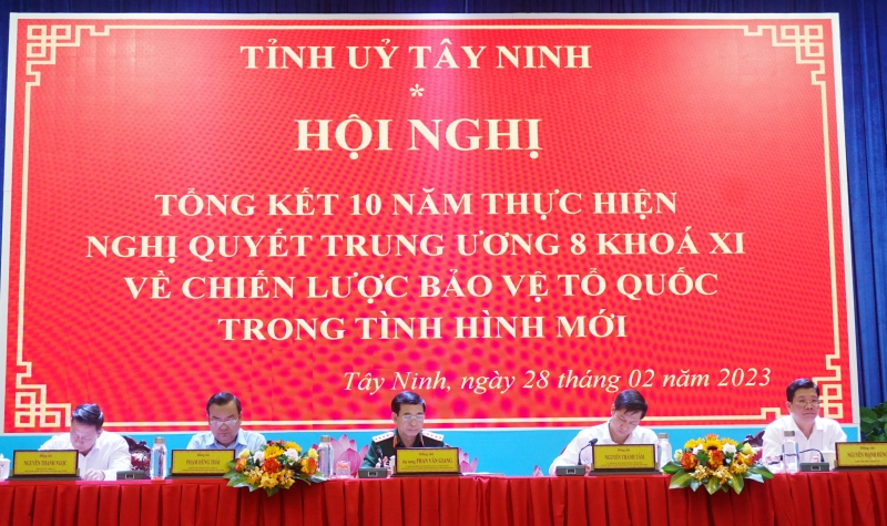 Phát triển kinh tế - xã hội gắn với bảo đảm quốc phòng, an ninh