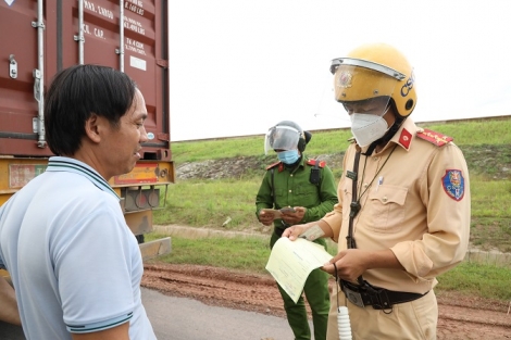 Lập biên bản 20 trường hợp xe quá tải