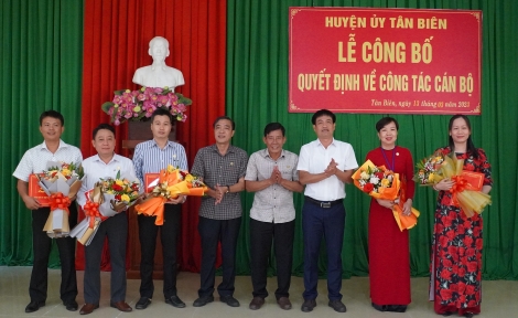 Huyện uỷ Tân Biên: Công bố 5 quyết định về công tác cán bộ