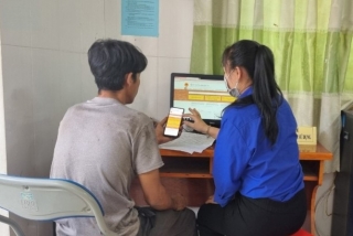 Tân Biên: Tuyên truyền, hướng dẫn người dân nộp hồ sơ qua Cổng dịch vụ công quốc gia và thanh toán trực tuyến