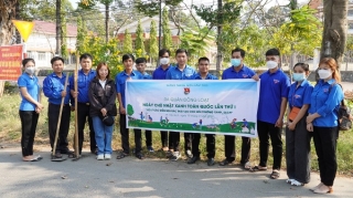 Thành đoàn Tây Ninh: Ra quân ngày Chủ nhật xanh