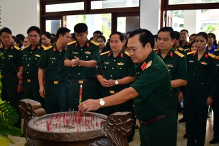 Đoàn lãnh đạo Quân khu 7 về nguồn tại Tân Biên