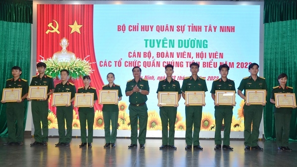 Bộ CHQS tỉnh: Tuyên dương cán bộ, đoàn viên, hội viên, các tổ chức quần chúng LLVT tiêu biểu năm 2023