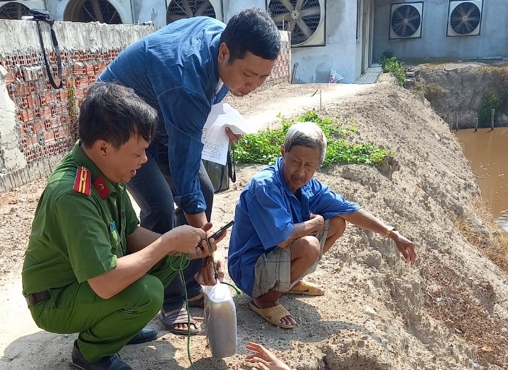 Tân Châu: Một cơ sở chăn nuôi gia súc không giấy phép và xả thải không đúng quy định