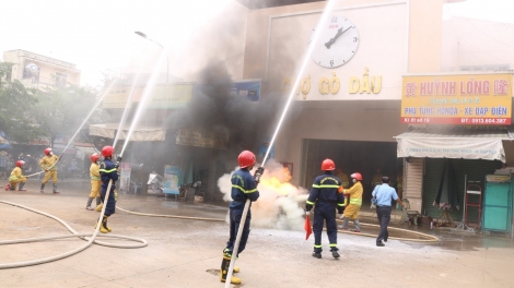 Gò Dầu: Thực tập chữa cháy và cứu nạn, cứu hộ tại chợ Gò Dầu