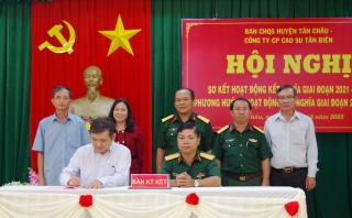 Tân Châu: Sơ kết hoạt động kết nghĩa giữa Ban CHQS và Công ty CP cao su Tân Biên