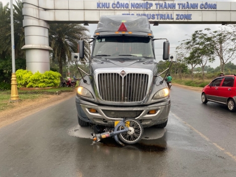 Thiếu quan sát, container gây tai nạn chết người