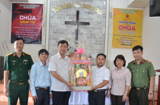 Lãnh đạo huyện Tân Châu: Thăm chúc mừng lễ Phục sinh tại các giáo xứ, điểm nhóm Tin lành trong huyện