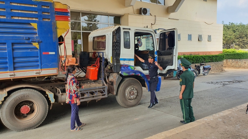 Tăng cường phòng, chống bệnh cúm gia cầm lây lan qua biên giới