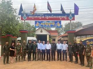 Lãnh đạo thị xã Hoà Thành: Chúc tết cổ truyền dân tộc Khmer tại huyện Tbong Khmum (Campuchia)