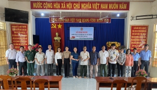 Hội Nông dân thị trấn Tân Biên: Giải ngân thực hiện dự án “Chăn nuôi bò sinh sản”