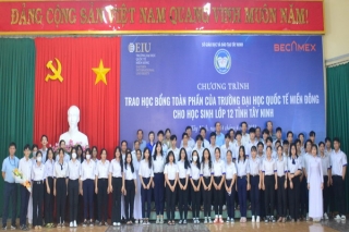 Trao 59 suất học bổng trị giá 6,5 tỷ đồng cho học sinh Tây Ninh