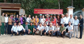 Đoàn cán bộ hưu trí huyện Dương Minh Châu về thăm di tích Căn cứ Láng- Chà Là