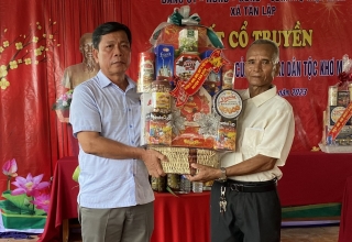 Lãnh đạo huyện Tân Biên: Thăm, chúc tết đồng bào Khmer tại khu dân cư biên giới ấp Tân Khai