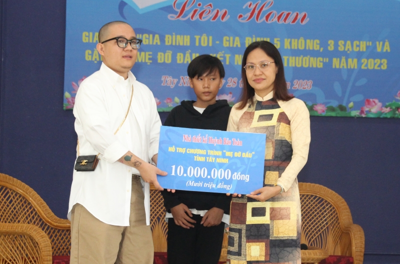 Liên hoan “Gia đình tôi – Gia đình 5 không, 3 sạch” và gặp gỡ “Mẹ đỡ đầu – Kết nối yêu thương”