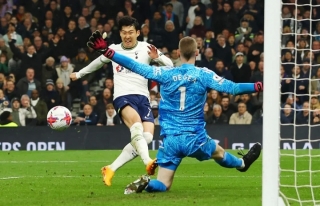 Son Heung-min ghi bàn, Tottenham cầm hòa Man Utd