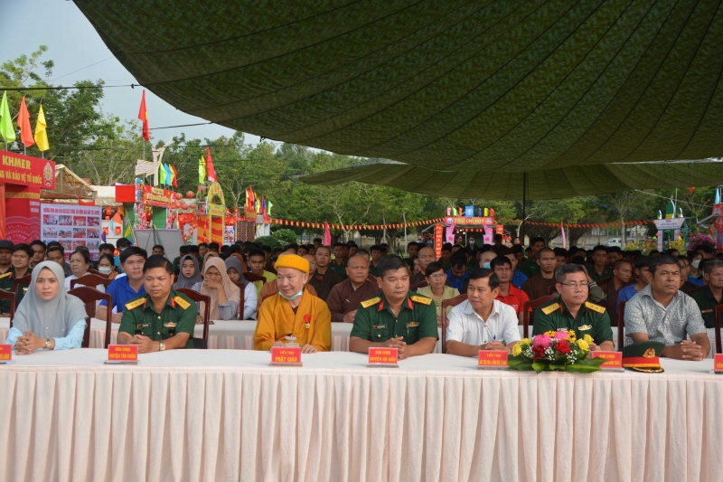 “Khơi dậy khát vọng - vươn tới tương lai”