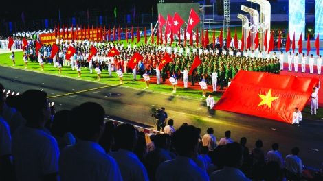 Ðường phố rực sắc đỏ chào mừng ngày 30.4 lịch sử