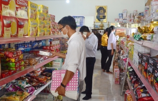 Tân Châu: Ra quân kiểm tra an toàn vệ sinh thực phẩm