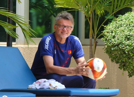 HLV Philippe Troussier làm điều chưa từng có ở SEA Games 32