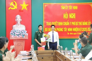 Phó Bí thư Tỉnh uỷ Nguyễn Mạnh Hùng: Trao quyết định chuẩn y Phó Bí thư Đảng uỷ Bộ đội Biên phòng tỉnh