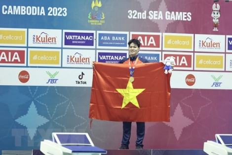 Kình ngư Trần Hưng Nguyên lập 'hat-trick Vàng' tại SEA Games 32