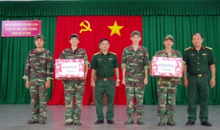 Ban CHQS huyện Tân Châu: Thăm và động viên cán bộ Khung B/DBĐV và dân quân cối 82mm huấn luyện nâng cao tại Tiểu đoàn BB14, Trung đoàn BB174.
