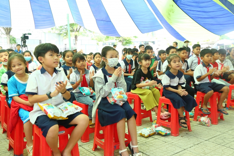 Khám bệnh, tặng quà tại huyện Châu Thành