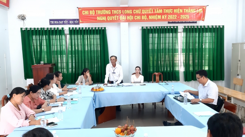 Trường tiểu học Long Giang và Trường THCS Long Chữ có cơ sở vật chất, thiết bị dành cho TDTT còn rất hạn chế