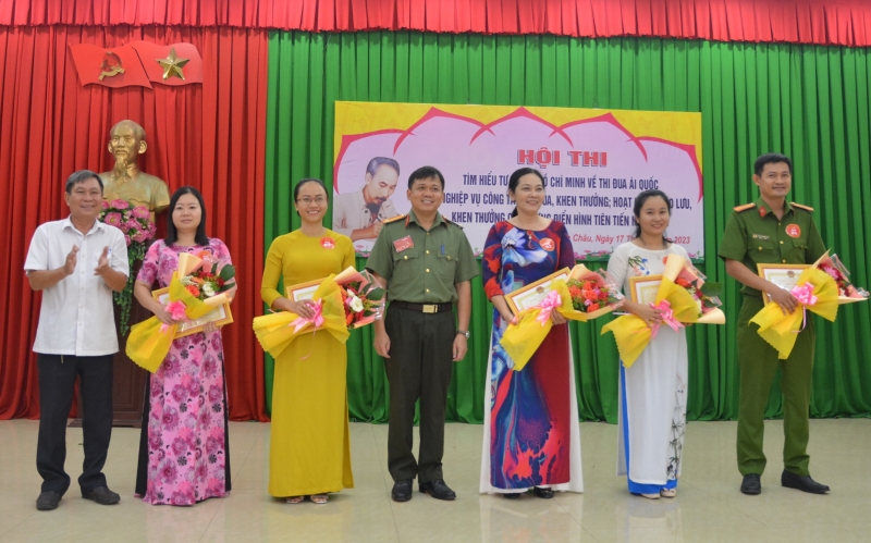 Tân Châu: Khối thi đua hành chính tổng hợp và nội chính thi tìm hiểu tư tưởng Hồ Chí Minh về thi đua ái quốc và thi đua - khen thưởng