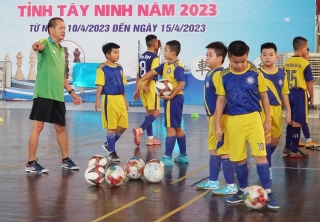 Đội bóng đá thiếu niên và nhi đồng Tây Ninh ráo riết tập luyện
