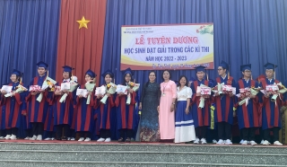 Trường THCS Trần Hưng Đạo tuyên dương học sinh đạt thành tích cao
