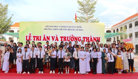 Khoảnh khắc ngày lễ tri ân và trưởng thành