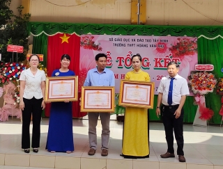 Trường THPT Hoàng Văn Thụ (Châu Thành): Trao bằng khen của Thủ tướng Chính phủ cho 3 giáo viên