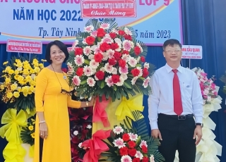 Trường THCS Trần Hưng Đạo nhận Huân chương Lao động hạng Nhất