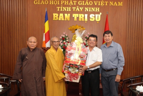 Lãnh đạo tỉnh thăm và chúc mừng đại lễ Phật đản