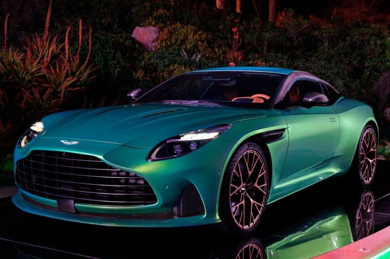 Aston Martin DB12 - siêu GT đầu tiên trên thế giới