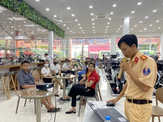 Thành phố Tây Ninh: Nâng cao kiến thức an toàn vệ sinh lao động, an toàn giao thông cho công nhân