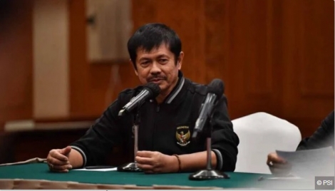 Né được bảng tử thần, HLV Indonesia lập tức có hành động hóm hỉnh