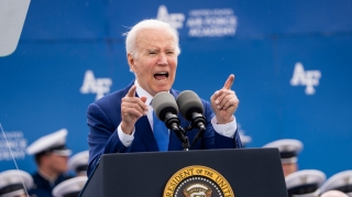 Ông Biden ăn mừng, phát biểu trước quốc gia sau khi lưỡng viện duyệt dự luật trần nợ