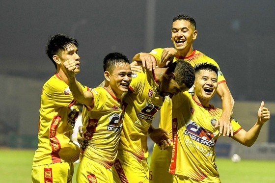 V-League 2023: Căng thẳng ở 2 đầu bảng xếp hạng